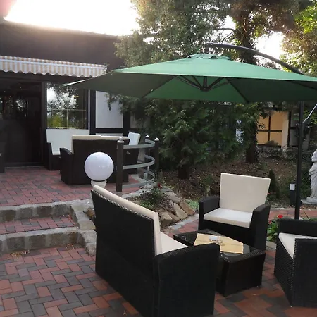 Garden מלון באוטזן